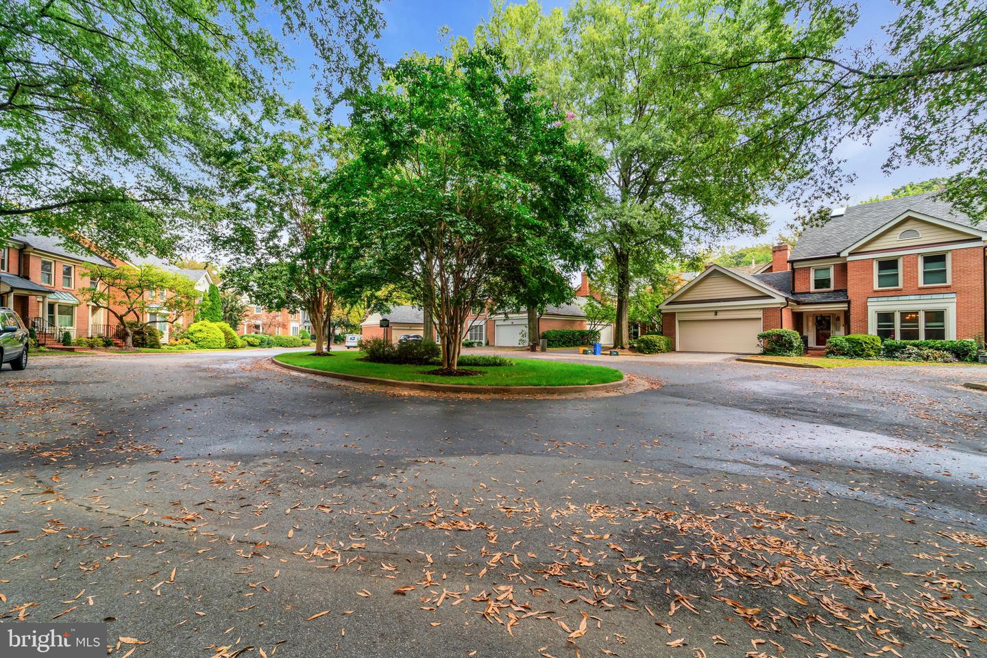 7204 EVANS MILL RD, MCLEAN, Virginia 22101, 4 Bedrooms Bedrooms, ,4 BathroomsBathrooms,Residential,For sale,7204 EVANS MILL RD,VAFX2269458 MLS # VAFX2269458