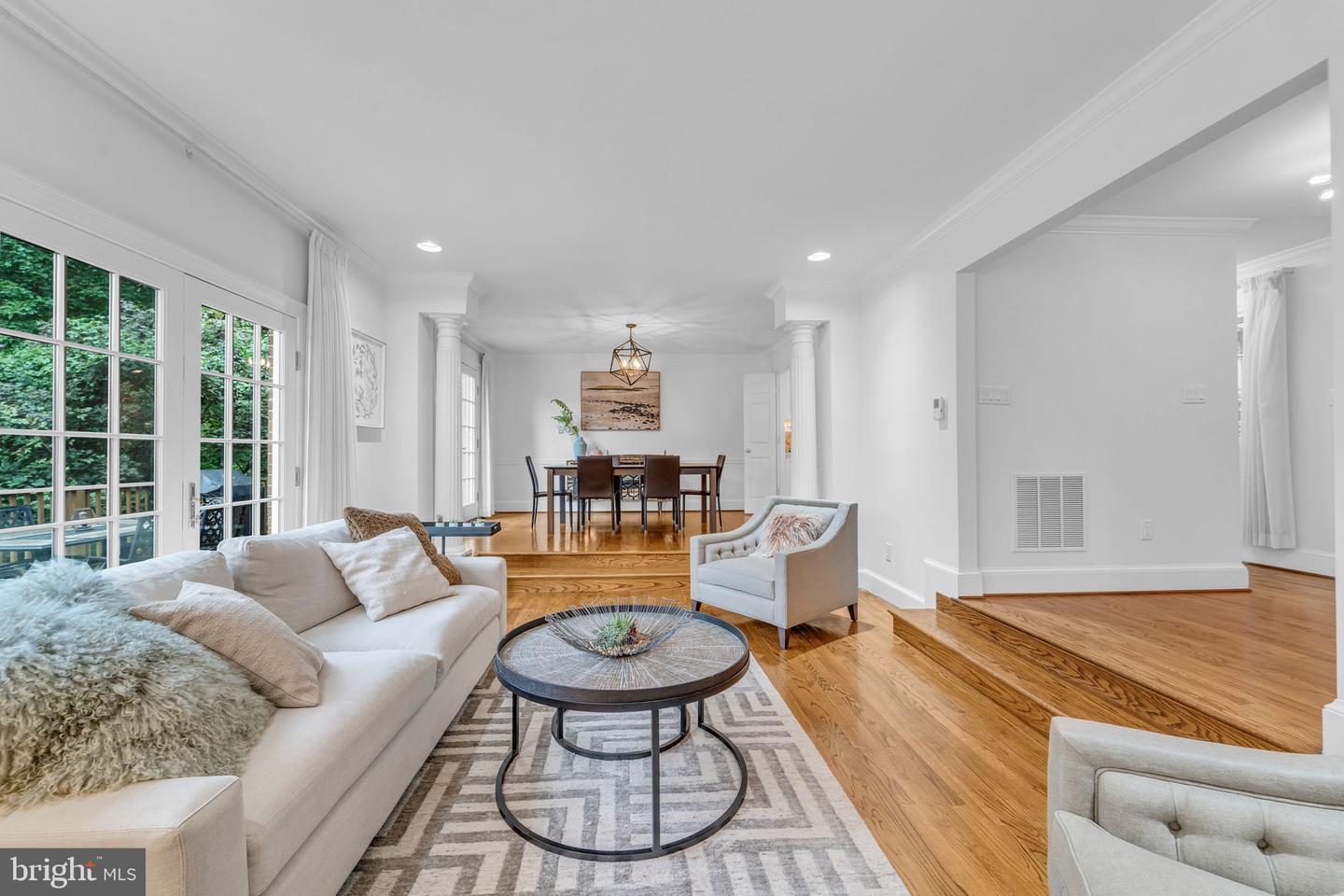 7204 EVANS MILL RD, MCLEAN, Virginia 22101, 4 Bedrooms Bedrooms, ,4 BathroomsBathrooms,Residential,For sale,7204 EVANS MILL RD,VAFX2269458 MLS # VAFX2269458