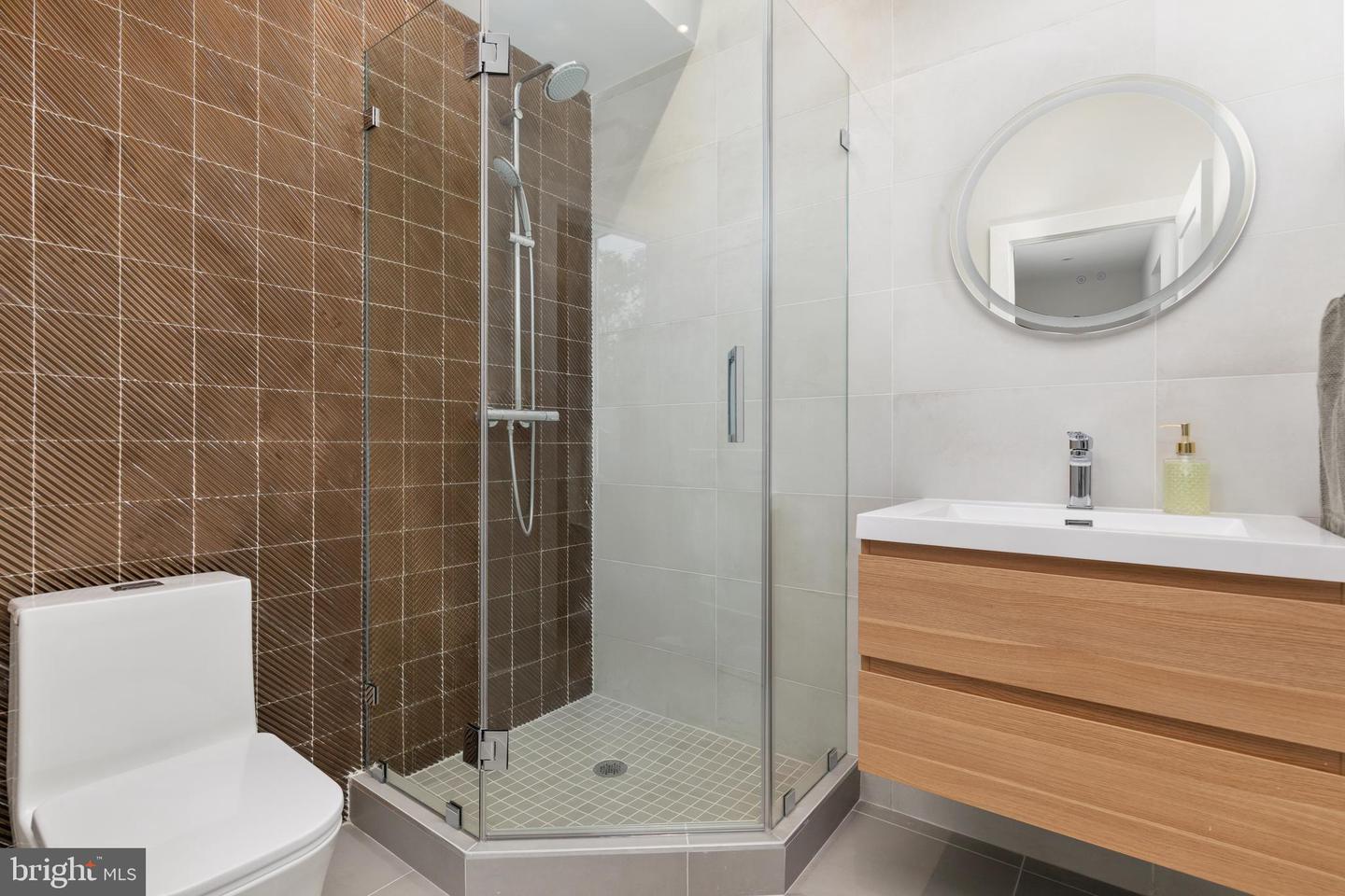 7435 NIGH RD, FALLS CHURCH, Virginia 22043, 5 Bedrooms Bedrooms, ,5 BathroomsBathrooms,Residential,For sale,7435 NIGH RD,VAFX2269622 MLS # VAFX2269622
