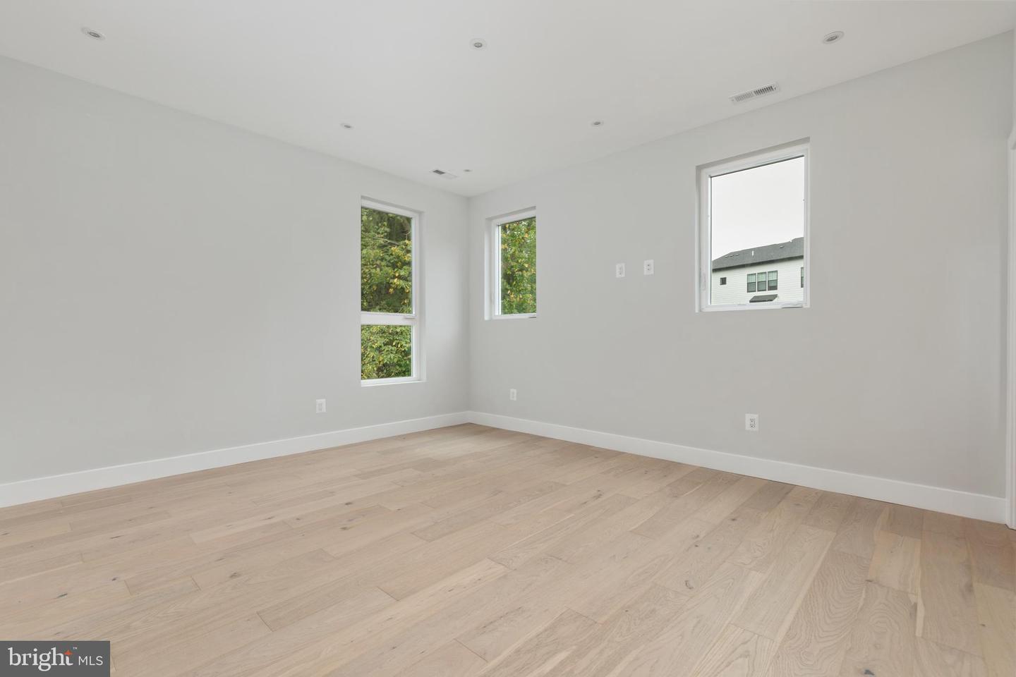 7435 NIGH RD, FALLS CHURCH, Virginia 22043, 5 Bedrooms Bedrooms, ,5 BathroomsBathrooms,Residential,For sale,7435 NIGH RD,VAFX2269622 MLS # VAFX2269622