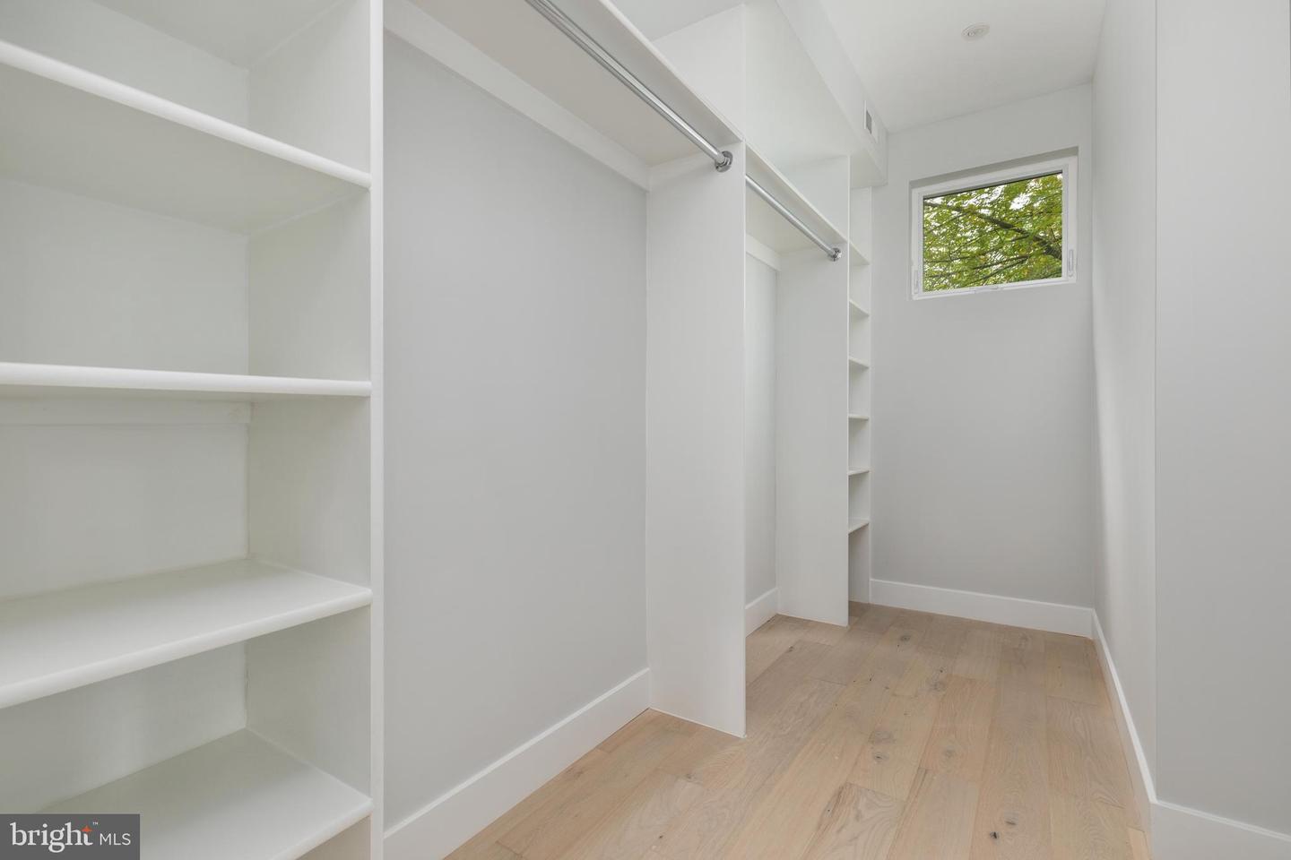 7435 NIGH RD, FALLS CHURCH, Virginia 22043, 5 Bedrooms Bedrooms, ,5 BathroomsBathrooms,Residential,For sale,7435 NIGH RD,VAFX2269622 MLS # VAFX2269622