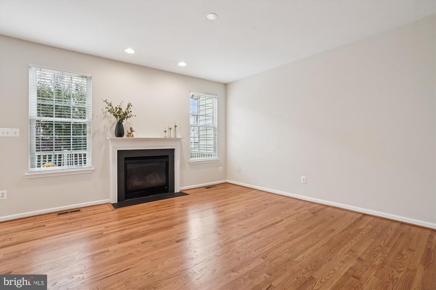 25857 KIRKWOOD SQ, CHANTILLY, Virginia 20152, 3 Bedrooms Bedrooms, ,2 BathroomsBathrooms,Residential,For sale,25857 KIRKWOOD SQ,VALO2107732 MLS # VALO2107732
