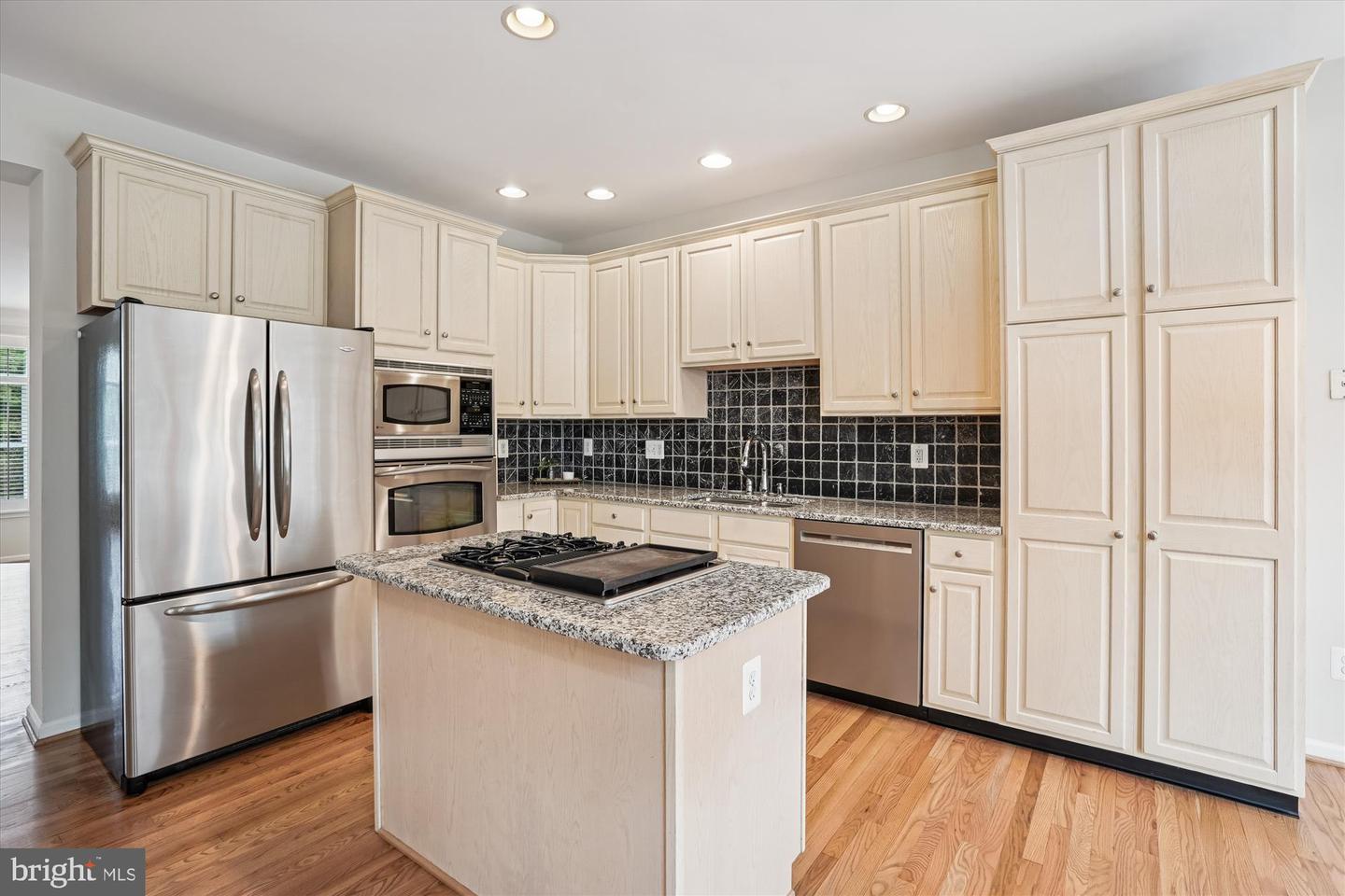 25857 KIRKWOOD SQ, CHANTILLY, Virginia 20152, 3 Bedrooms Bedrooms, ,2 BathroomsBathrooms,Residential,For sale,25857 KIRKWOOD SQ,VALO2107732 MLS # VALO2107732