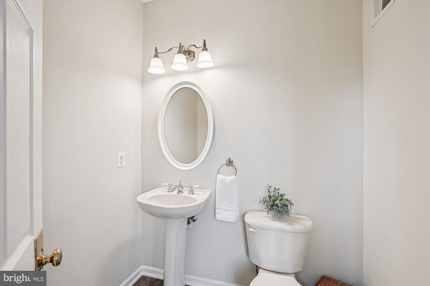 25857 KIRKWOOD SQ, CHANTILLY, Virginia 20152, 3 Bedrooms Bedrooms, ,2 BathroomsBathrooms,Residential,For sale,25857 KIRKWOOD SQ,VALO2107732 MLS # VALO2107732