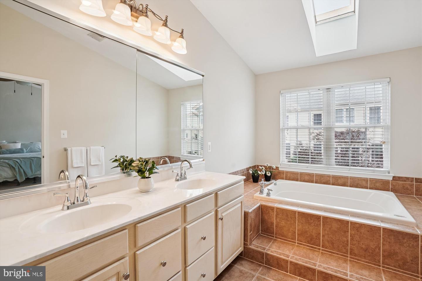 25857 KIRKWOOD SQ, CHANTILLY, Virginia 20152, 3 Bedrooms Bedrooms, ,2 BathroomsBathrooms,Residential,For sale,25857 KIRKWOOD SQ,VALO2107732 MLS # VALO2107732