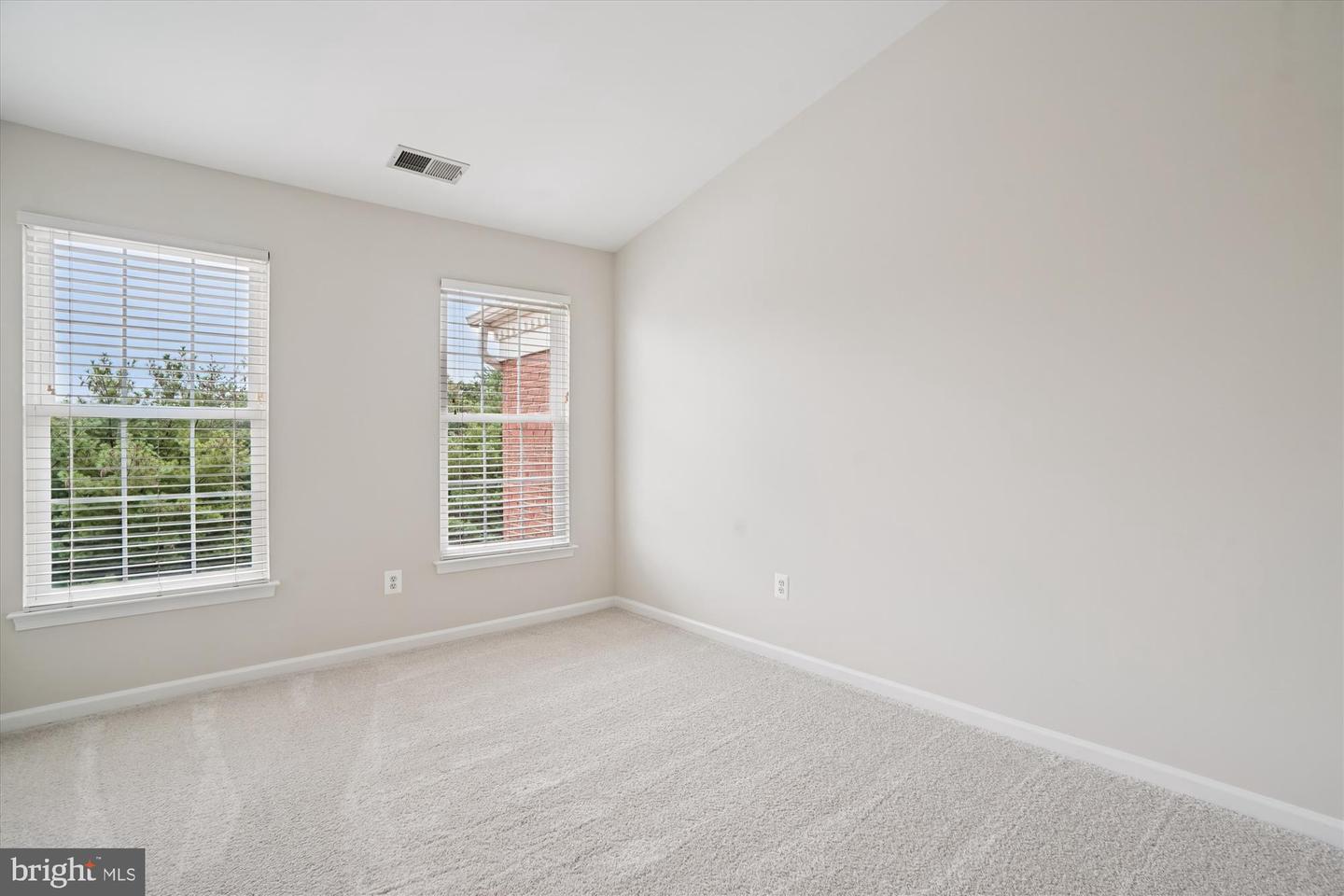 25857 KIRKWOOD SQ, CHANTILLY, Virginia 20152, 3 Bedrooms Bedrooms, ,2 BathroomsBathrooms,Residential,For sale,25857 KIRKWOOD SQ,VALO2107732 MLS # VALO2107732