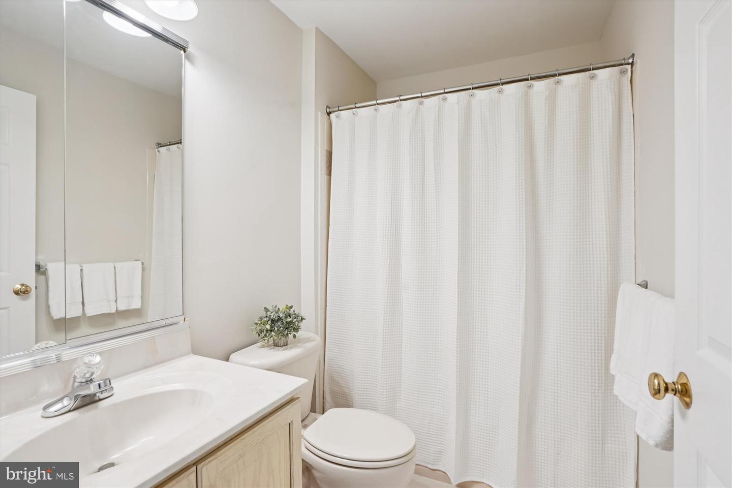 25857 KIRKWOOD SQ, CHANTILLY, Virginia 20152, 3 Bedrooms Bedrooms, ,2 BathroomsBathrooms,Residential,For sale,25857 KIRKWOOD SQ,VALO2107732 MLS # VALO2107732