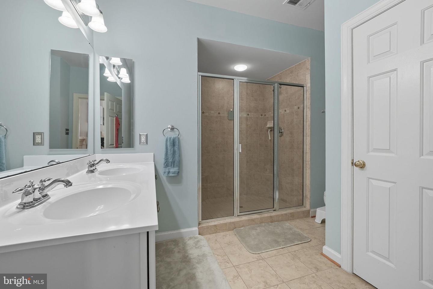 5611 HARRINGTON FALLS LN, ALEXANDRIA, Virginia 22312, 2 Bedrooms Bedrooms, 5 Rooms Rooms,2 BathroomsBathrooms,Residential,For sale,5611 HARRINGTON FALLS LN,VAFX2269560 MLS # VAFX2269560