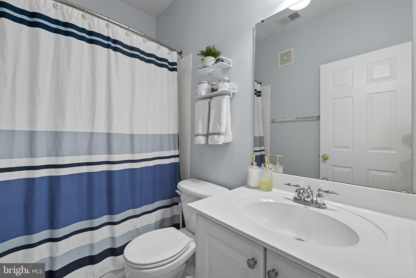 5611 HARRINGTON FALLS LN, ALEXANDRIA, Virginia 22312, 2 Bedrooms Bedrooms, 5 Rooms Rooms,2 BathroomsBathrooms,Residential,For sale,5611 HARRINGTON FALLS LN,VAFX2269560 MLS # VAFX2269560