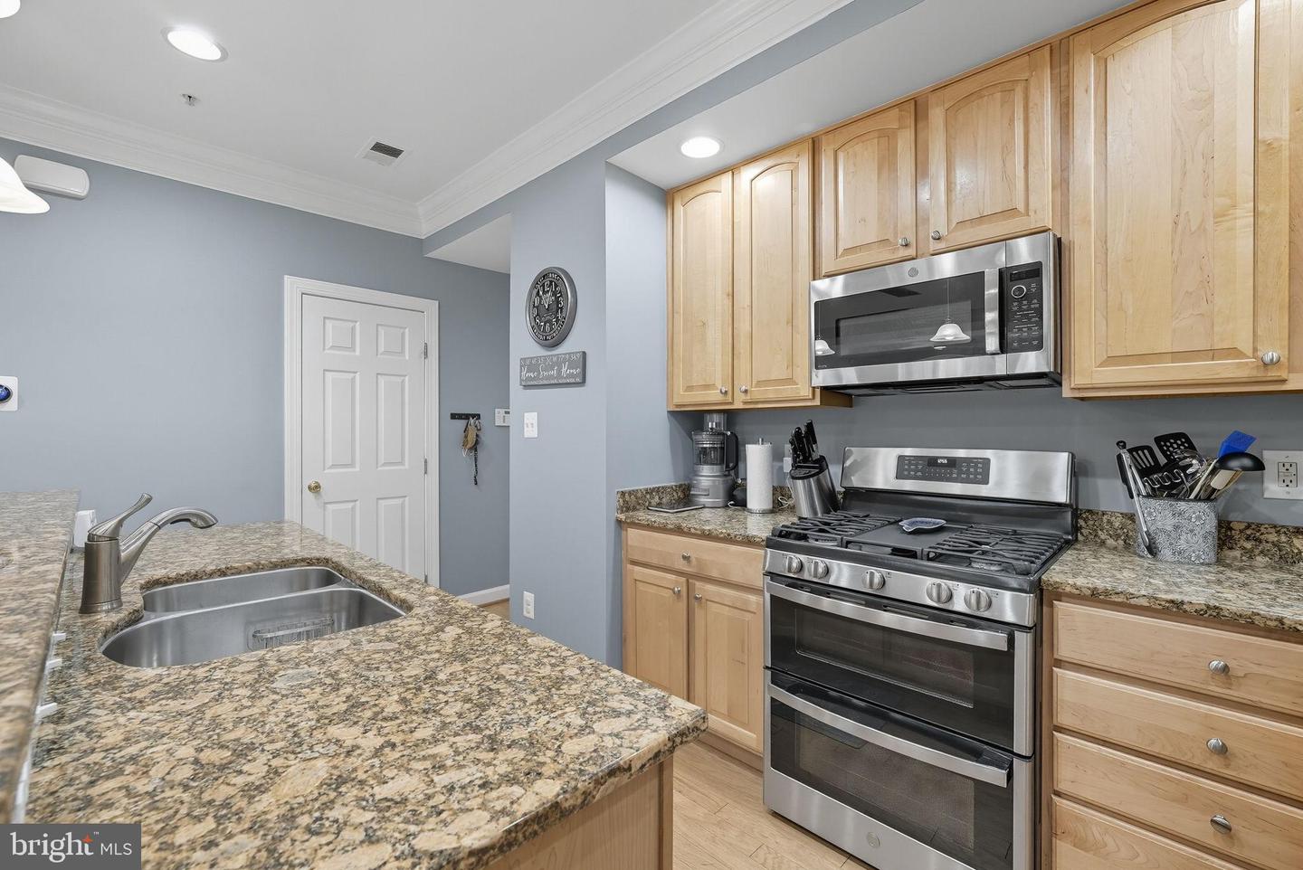 5611 HARRINGTON FALLS LN, ALEXANDRIA, Virginia 22312, 2 Bedrooms Bedrooms, 5 Rooms Rooms,2 BathroomsBathrooms,Residential,For sale,5611 HARRINGTON FALLS LN,VAFX2269560 MLS # VAFX2269560