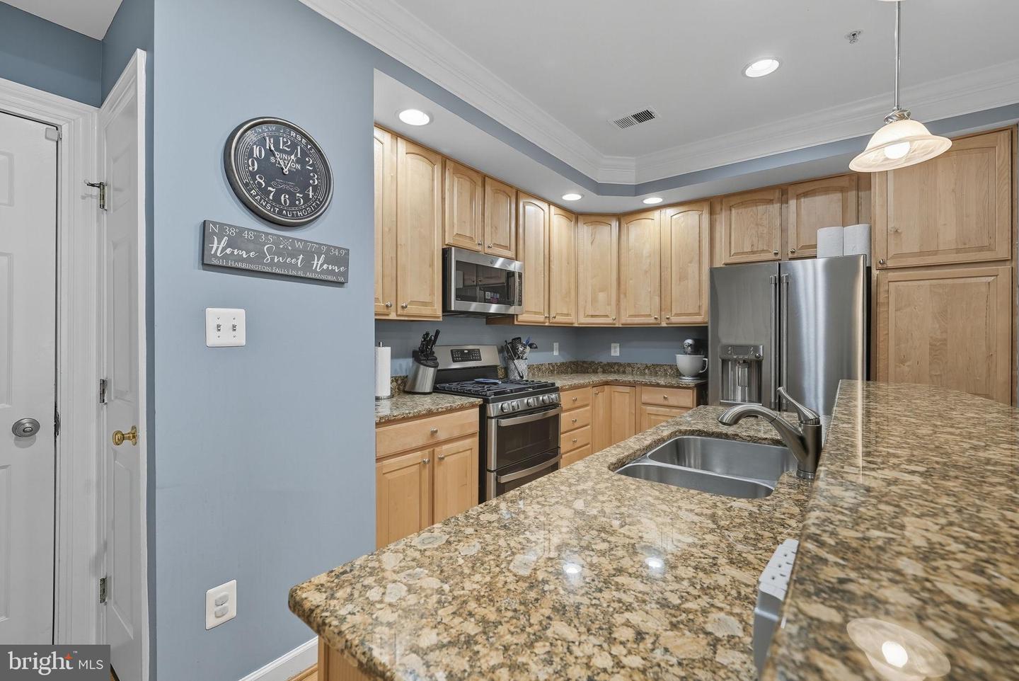 5611 HARRINGTON FALLS LN, ALEXANDRIA, Virginia 22312, 2 Bedrooms Bedrooms, 5 Rooms Rooms,2 BathroomsBathrooms,Residential,For sale,5611 HARRINGTON FALLS LN,VAFX2269560 MLS # VAFX2269560