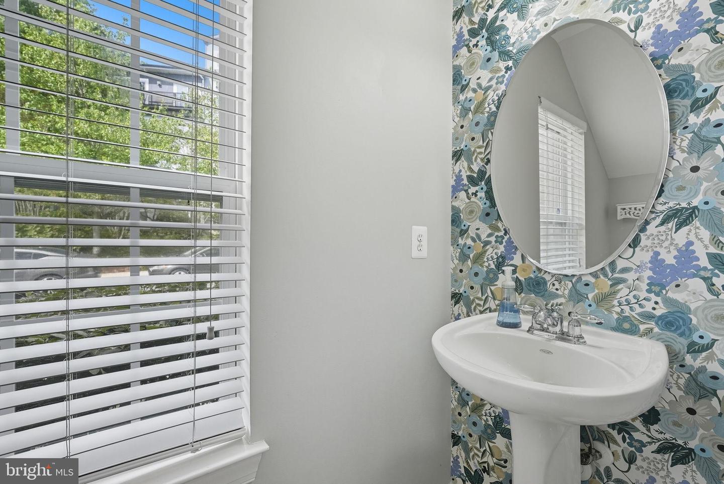 5611 HARRINGTON FALLS LN, ALEXANDRIA, Virginia 22312, 2 Bedrooms Bedrooms, 5 Rooms Rooms,2 BathroomsBathrooms,Residential,For sale,5611 HARRINGTON FALLS LN,VAFX2269560 MLS # VAFX2269560