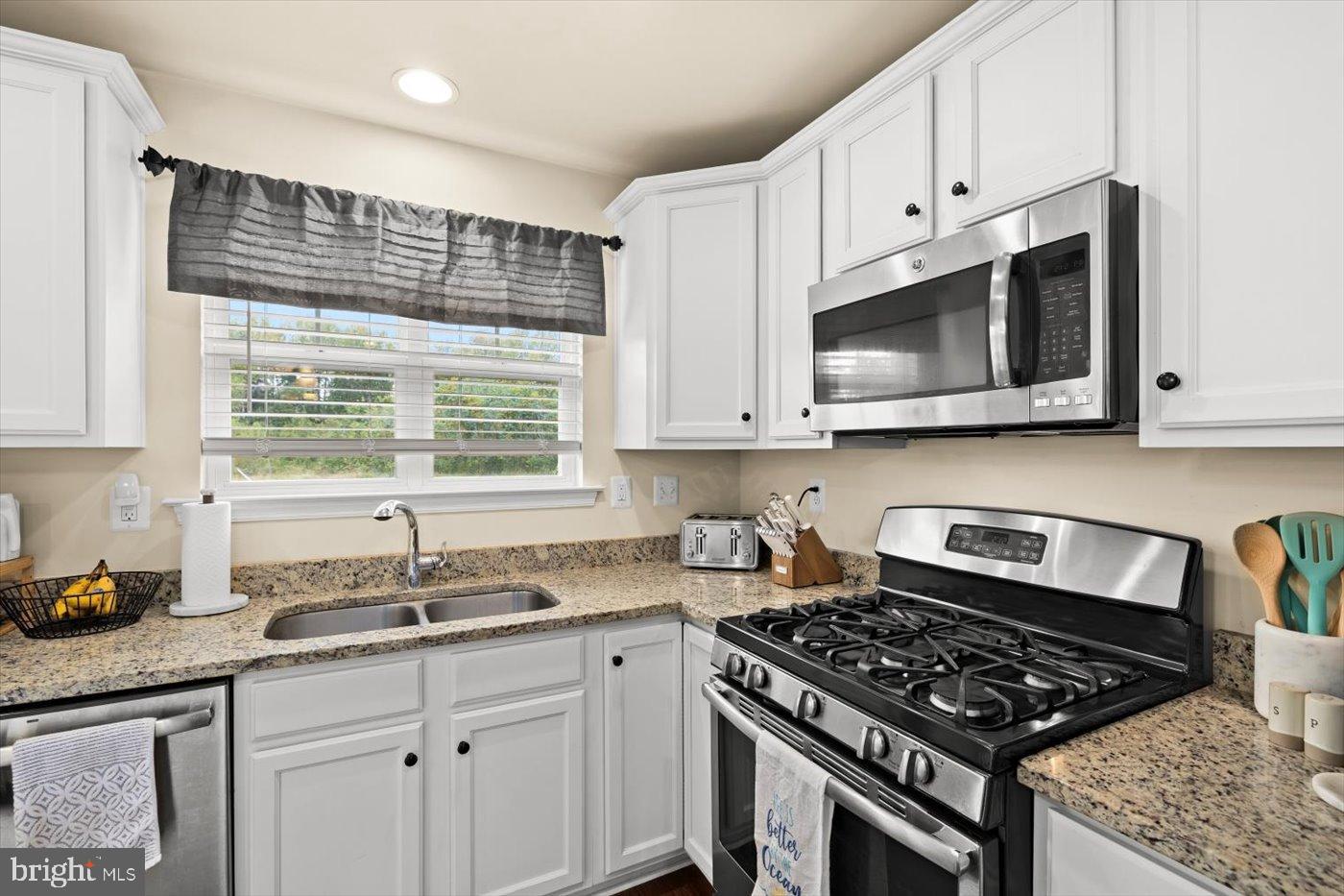 2338 DRAKE LN, FREDERICKSBURG, Virginia 22408, 4 Bedrooms Bedrooms, 8 Rooms Rooms,2 BathroomsBathrooms,Residential,For sale,2338 DRAKE LN,VASP2036536 MLS # VASP2036536