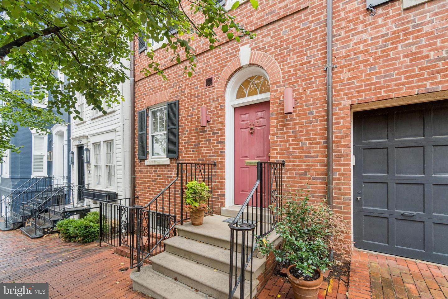 1234 30TH ST NW, WASHINGTON, District Of Columbia 20007, 3 Bedrooms Bedrooms, ,3 BathroomsBathrooms,Residential,For sale,1234 30TH ST NW,DCDC2224568 MLS # DCDC2224568
