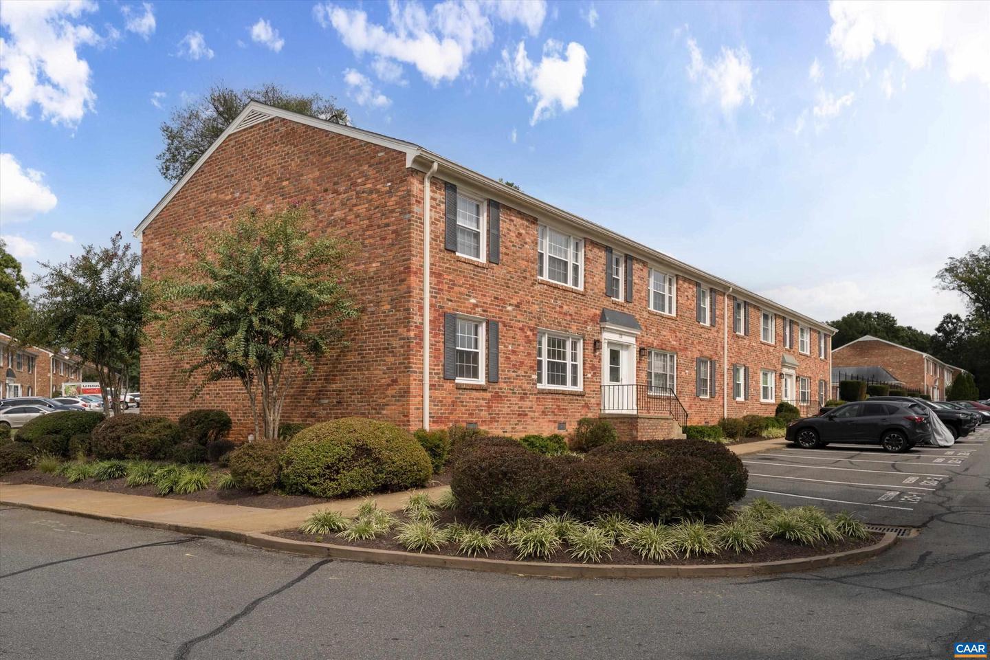 120 HESSIAN HILLS RDG #2, CHARLOTTESVILLE, Virginia 22901, 2 Bedrooms Bedrooms, ,1 BathroomBathrooms,Residential,For sale,120 HESSIAN HILLS RDG #2,669461 MLS # 669461