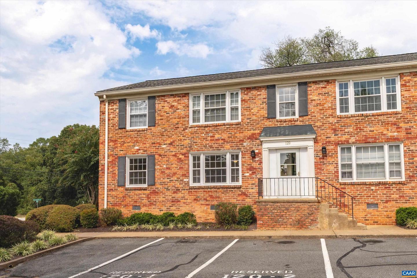 120 HESSIAN HILLS RDG #2, CHARLOTTESVILLE, Virginia 22901, 2 Bedrooms Bedrooms, ,1 BathroomBathrooms,Residential,For sale,120 HESSIAN HILLS RDG #2,669461 MLS # 669461