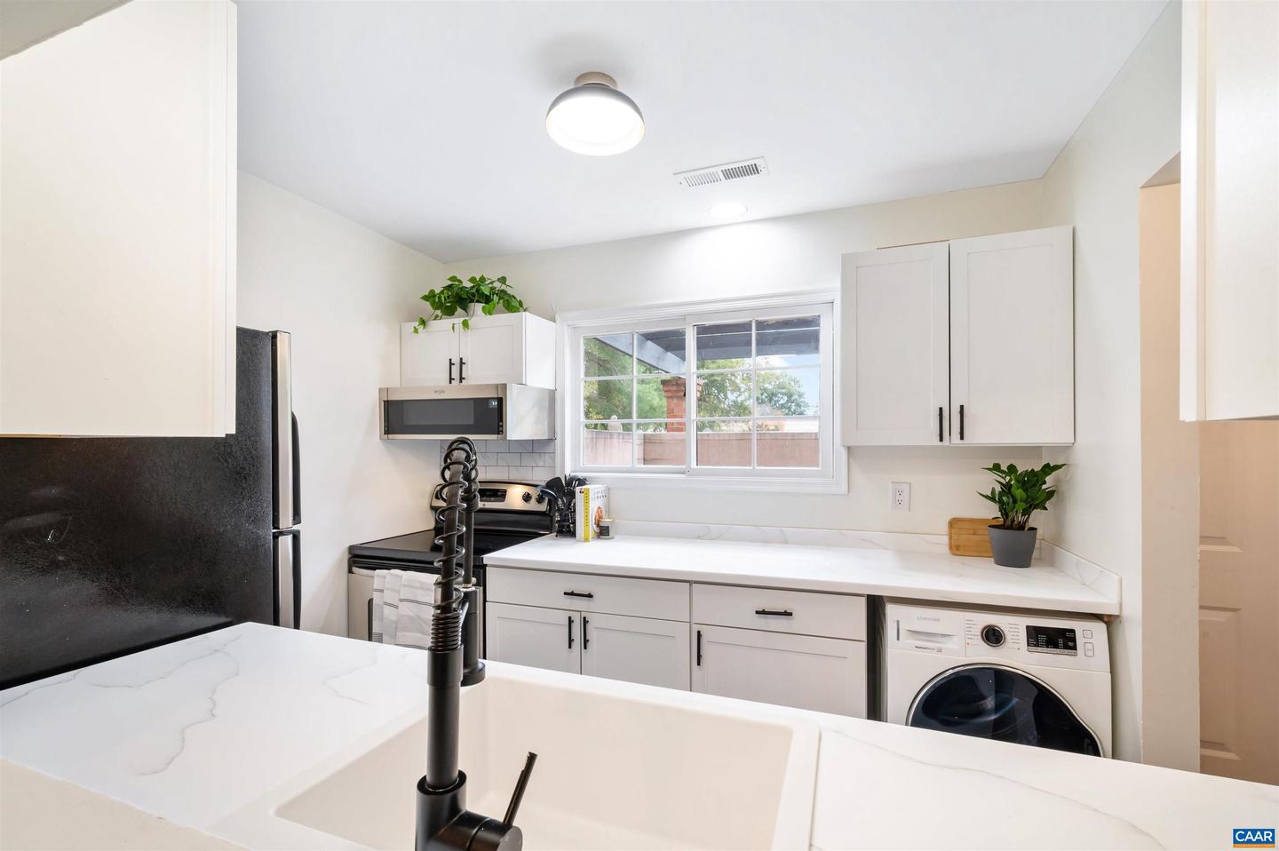 1552 GARDEN CT, CHARLOTTESVILLE, Virginia 22901, 2 Bedrooms Bedrooms, ,2 BathroomsBathrooms,Residential,For sale,1552 GARDEN CT,669463 MLS # 669463