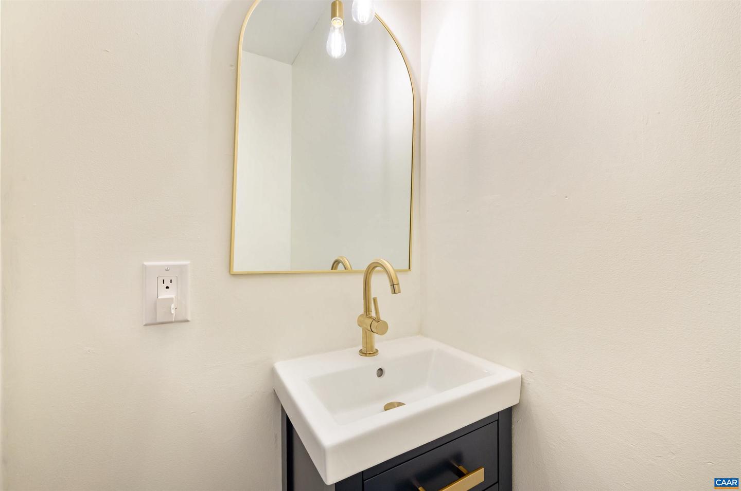 1552 GARDEN CT, CHARLOTTESVILLE, Virginia 22901, 2 Bedrooms Bedrooms, ,2 BathroomsBathrooms,Residential,For sale,1552 GARDEN CT,669463 MLS # 669463