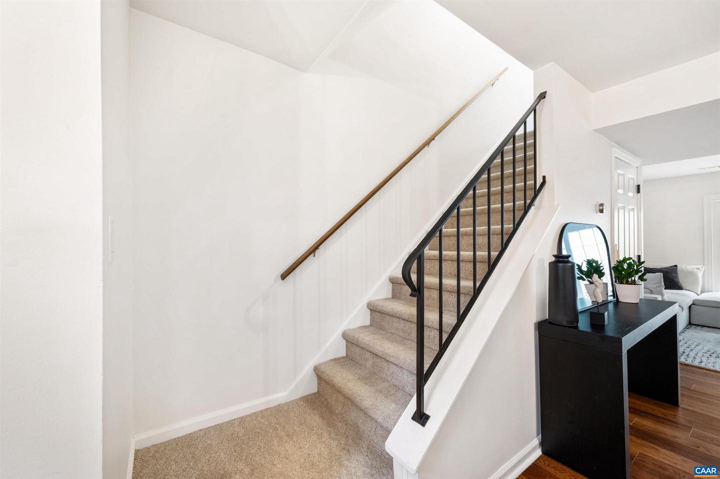 1552 GARDEN CT, CHARLOTTESVILLE, Virginia 22901, 2 Bedrooms Bedrooms, ,2 BathroomsBathrooms,Residential,For sale,1552 GARDEN CT,669463 MLS # 669463