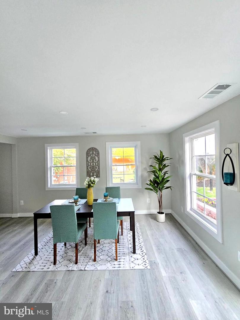 6065 MUNSON HILL RD, FALLS CHURCH, Virginia 22044, 4 Bedrooms Bedrooms, ,2 BathroomsBathrooms,Residential,For sale,6065 MUNSON HILL RD,VAFX2269750 MLS # VAFX2269750