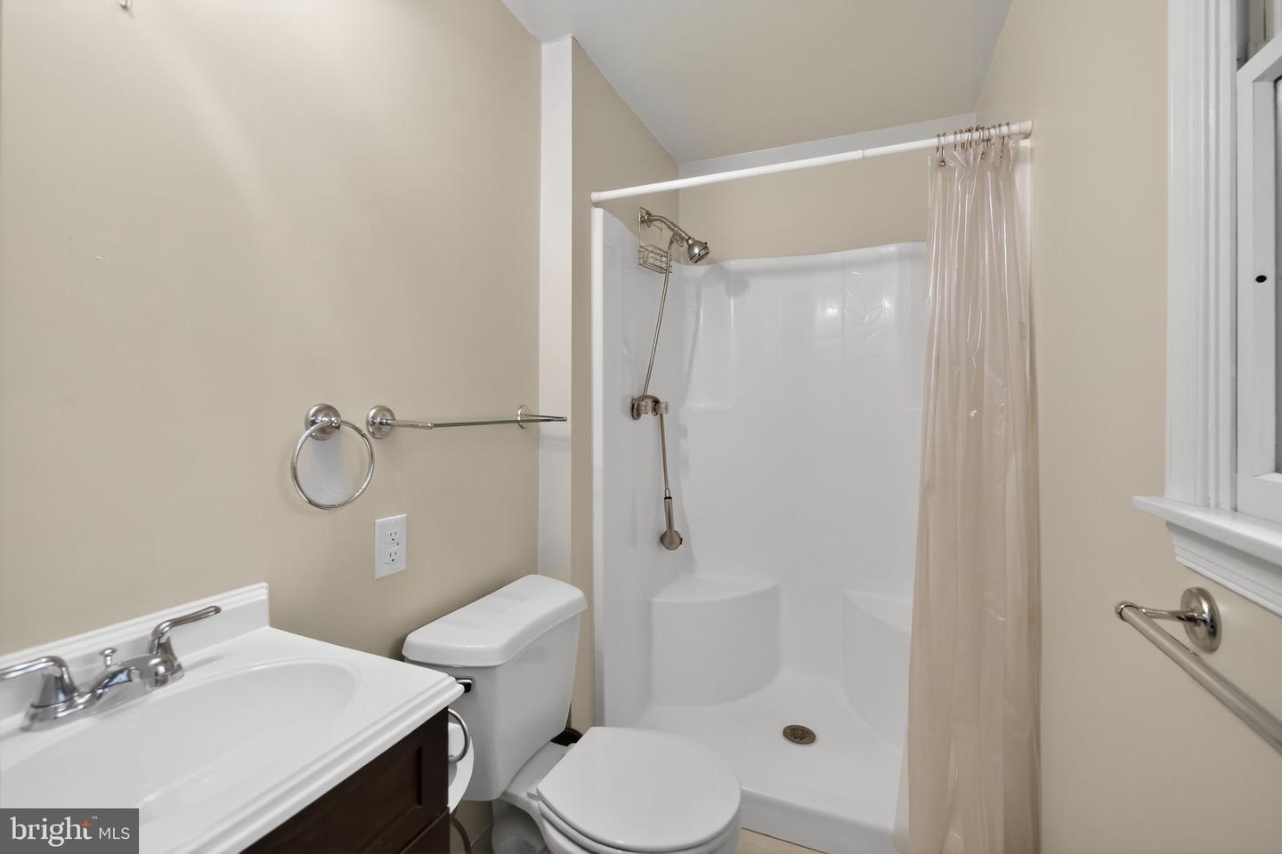1251 LAKEVIEW DR, CROSS JUNCTION, Virginia 22625, 2 Bedrooms Bedrooms, ,2 BathroomsBathrooms,Residential,For sale,1251 LAKEVIEW DR,VAFV2037098 MLS # VAFV2037098