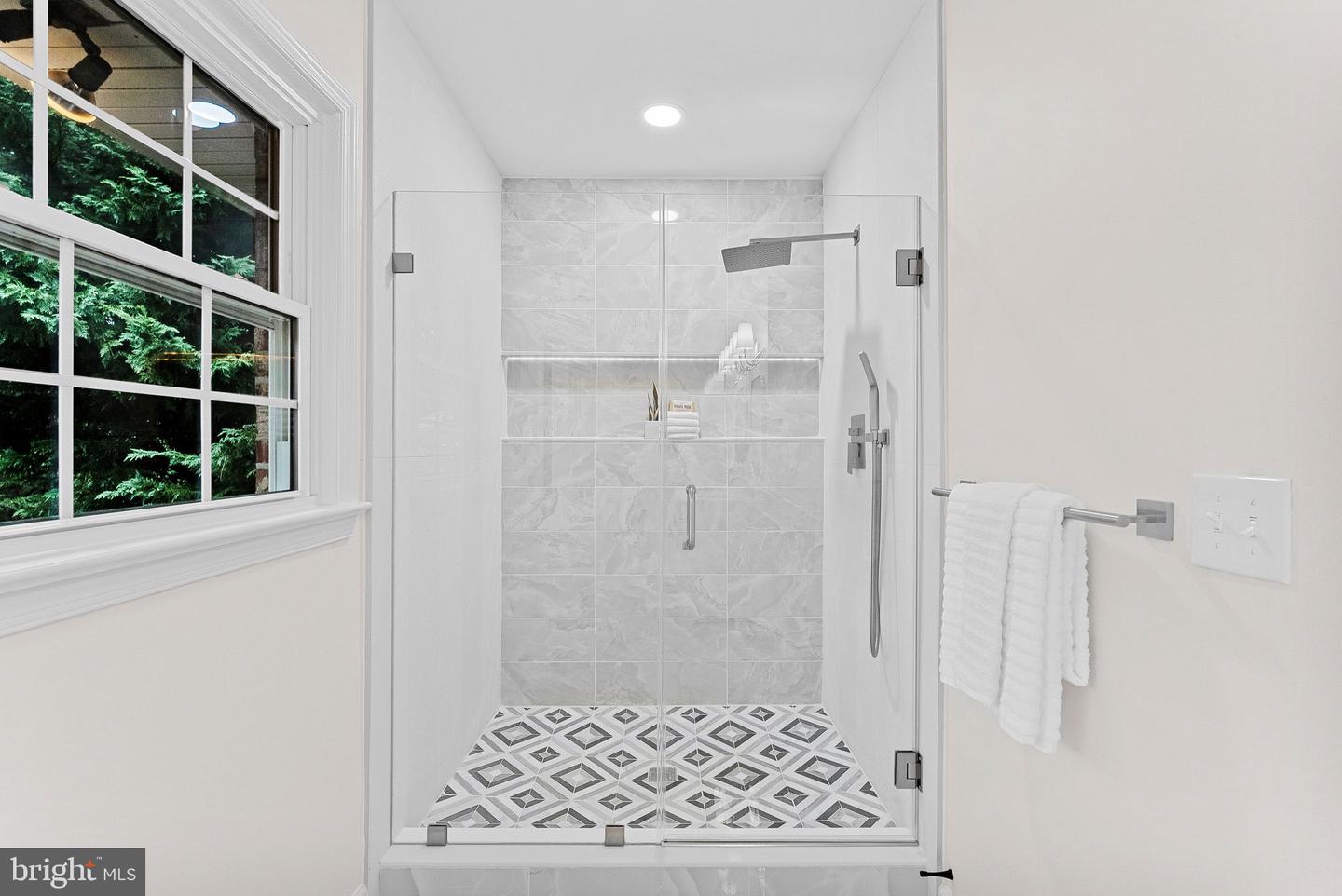 5924 JANE WAY, ALEXANDRIA, Virginia 22310, 5 Bedrooms Bedrooms, ,2 BathroomsBathrooms,Residential,For sale,5924 JANE WAY,VAFX2269702 MLS # VAFX2269702