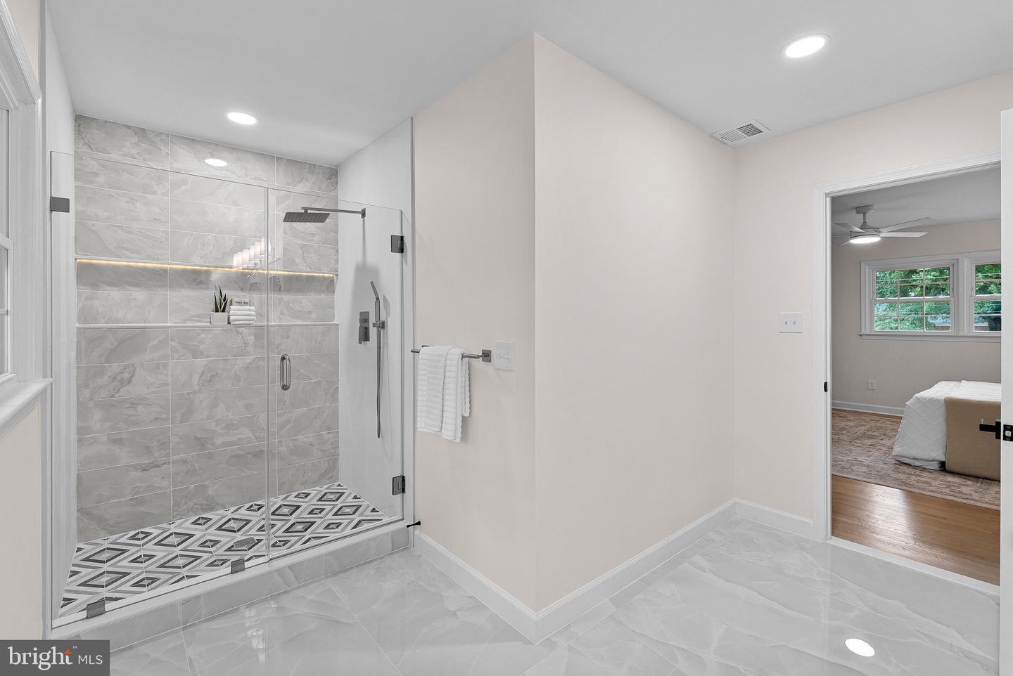 5924 JANE WAY, ALEXANDRIA, Virginia 22310, 5 Bedrooms Bedrooms, ,2 BathroomsBathrooms,Residential,For sale,5924 JANE WAY,VAFX2269702 MLS # VAFX2269702