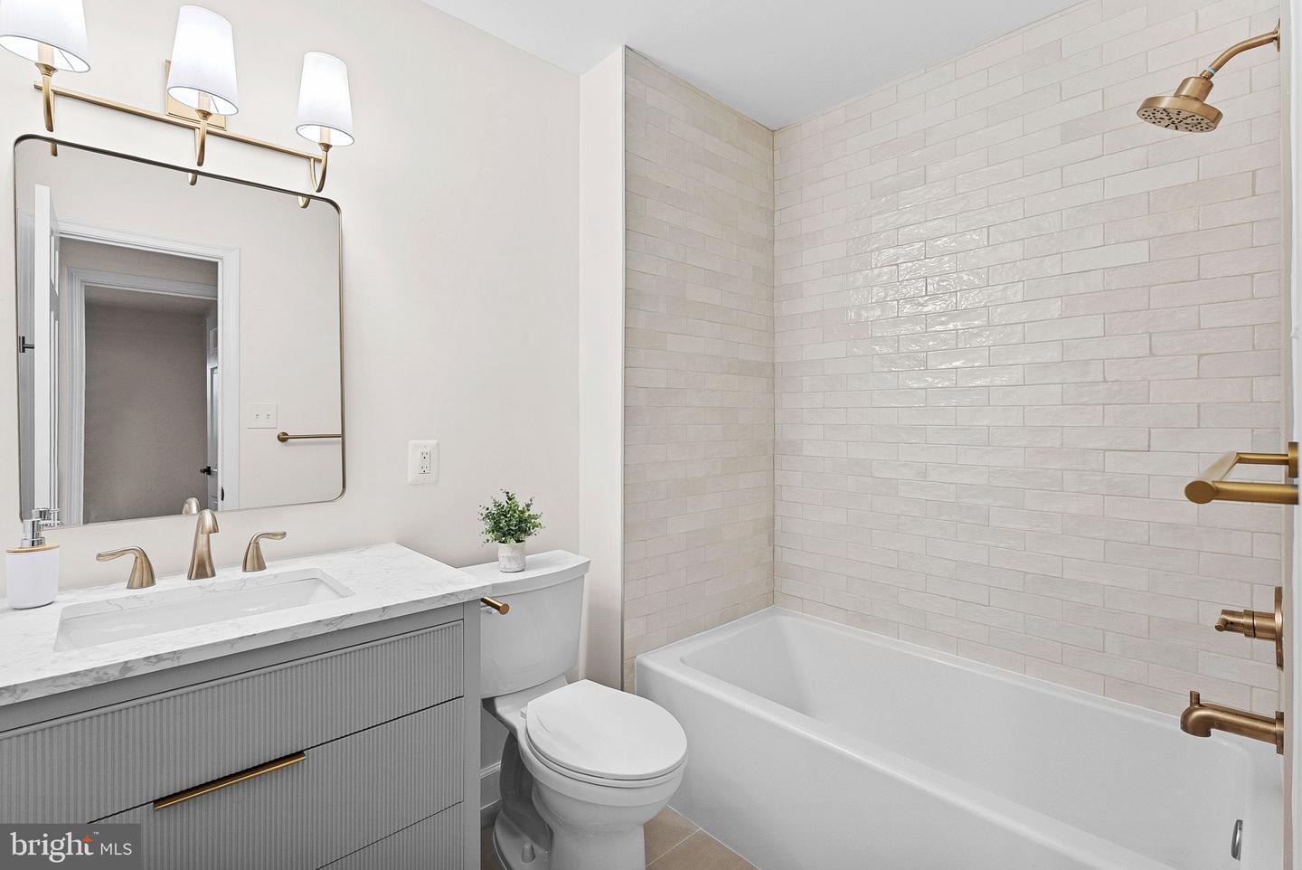 5924 JANE WAY, ALEXANDRIA, Virginia 22310, 5 Bedrooms Bedrooms, ,2 BathroomsBathrooms,Residential,For sale,5924 JANE WAY,VAFX2269702 MLS # VAFX2269702