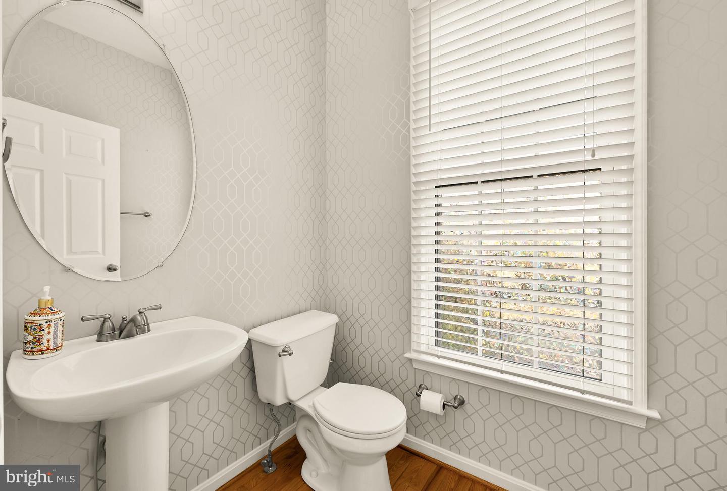 3015 FALLSWOOD GLEN CT, FALLS CHURCH, Virginia 22044, 3 Bedrooms Bedrooms, ,2 BathroomsBathrooms,Residential,For sale,3015 FALLSWOOD GLEN CT,VAFX2269706 MLS # VAFX2269706