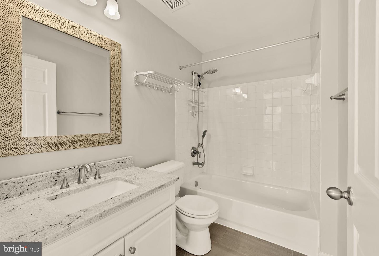 3015 FALLSWOOD GLEN CT, FALLS CHURCH, Virginia 22044, 3 Bedrooms Bedrooms, ,2 BathroomsBathrooms,Residential,For sale,3015 FALLSWOOD GLEN CT,VAFX2269706 MLS # VAFX2269706