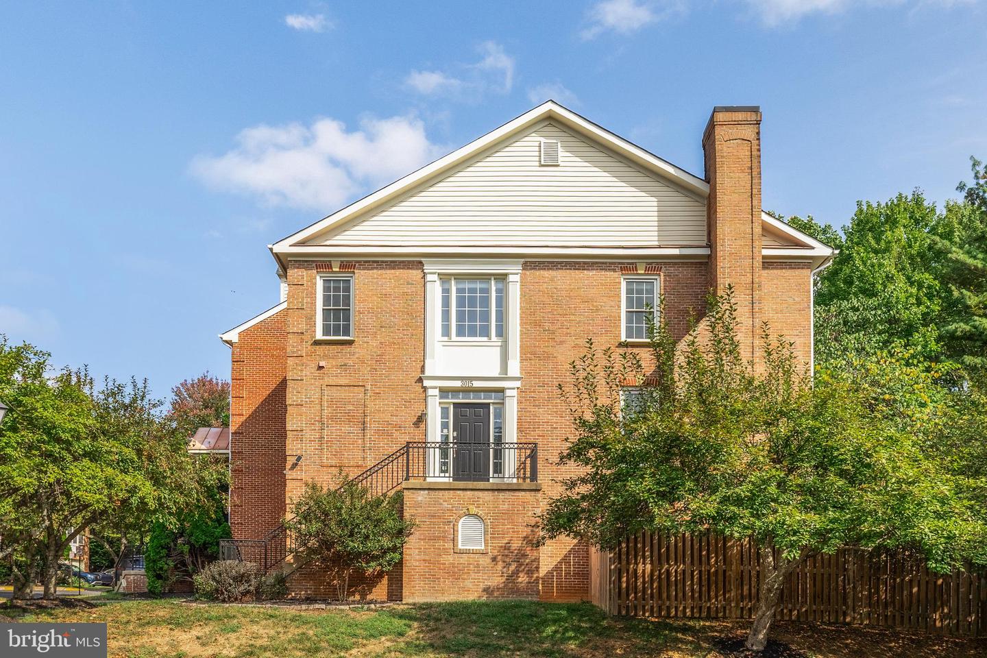 3015 FALLSWOOD GLEN CT, FALLS CHURCH, Virginia 22044, 3 Bedrooms Bedrooms, ,2 BathroomsBathrooms,Residential,For sale,3015 FALLSWOOD GLEN CT,VAFX2269706 MLS # VAFX2269706