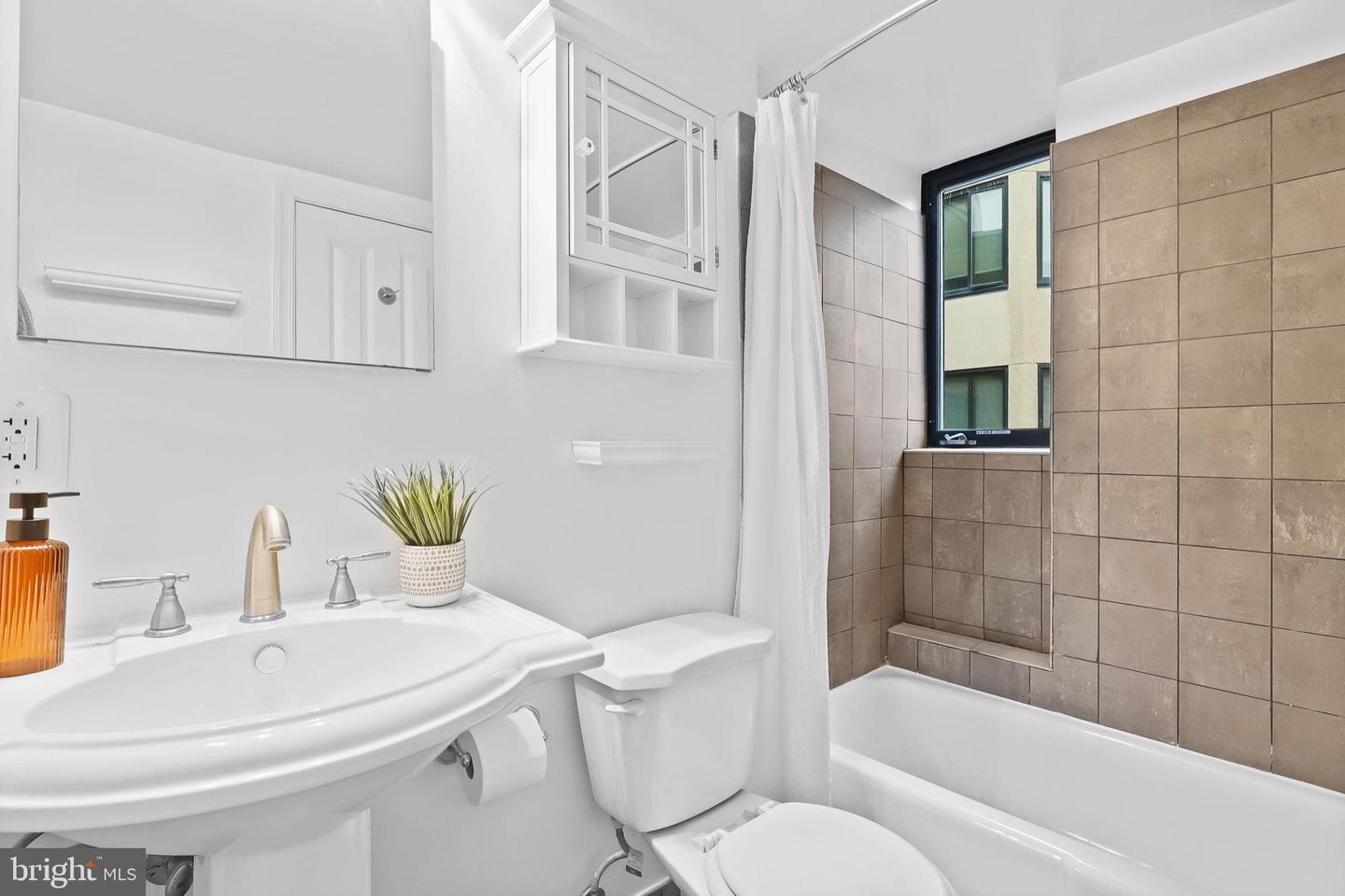 1701 16TH ST NW #706, WASHINGTON, District Of Columbia 20009, 1 Room Rooms,1 BathroomBathrooms,Residential,For sale,1701 16TH ST NW #706,DCDC2224730 MLS # DCDC2224730