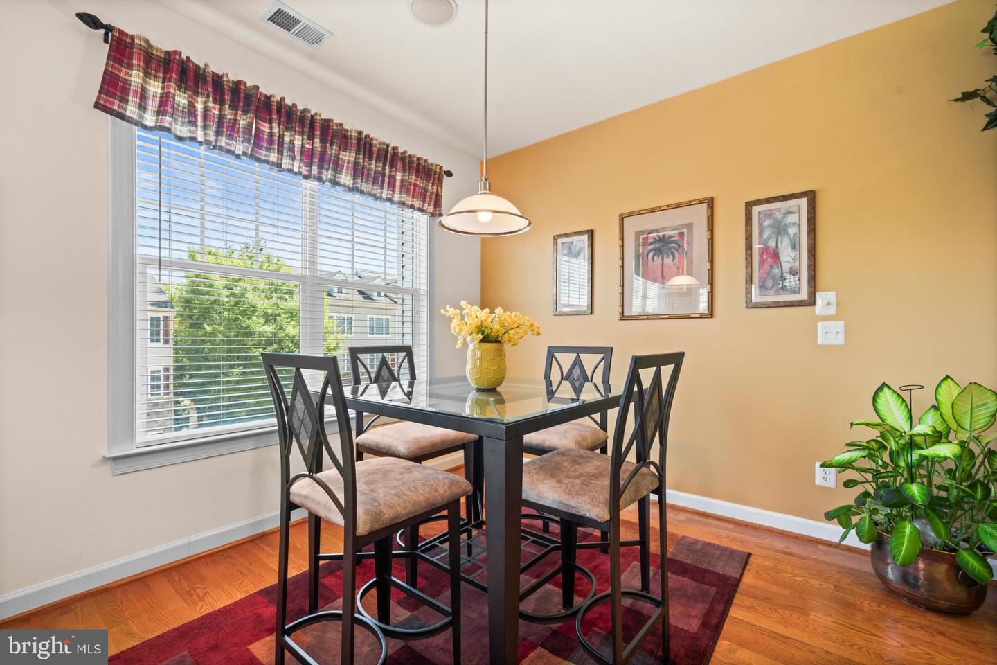 16820 NUTTAL OAK PL, WOODBRIDGE, Virginia 22191, 3 Bedrooms Bedrooms, ,2 BathroomsBathrooms,Residential,For sale,16820 NUTTAL OAK PL,VAPW2104944 MLS # VAPW2104944