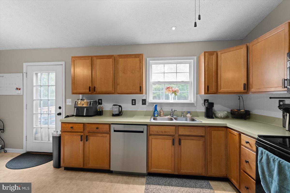614 REMINGTON DR, WINCHESTER, Virginia 22602, 3 Bedrooms Bedrooms, 10 Rooms Rooms,2 BathroomsBathrooms,Residential,For sale,614 REMINGTON DR,VAFV2037104 MLS # VAFV2037104