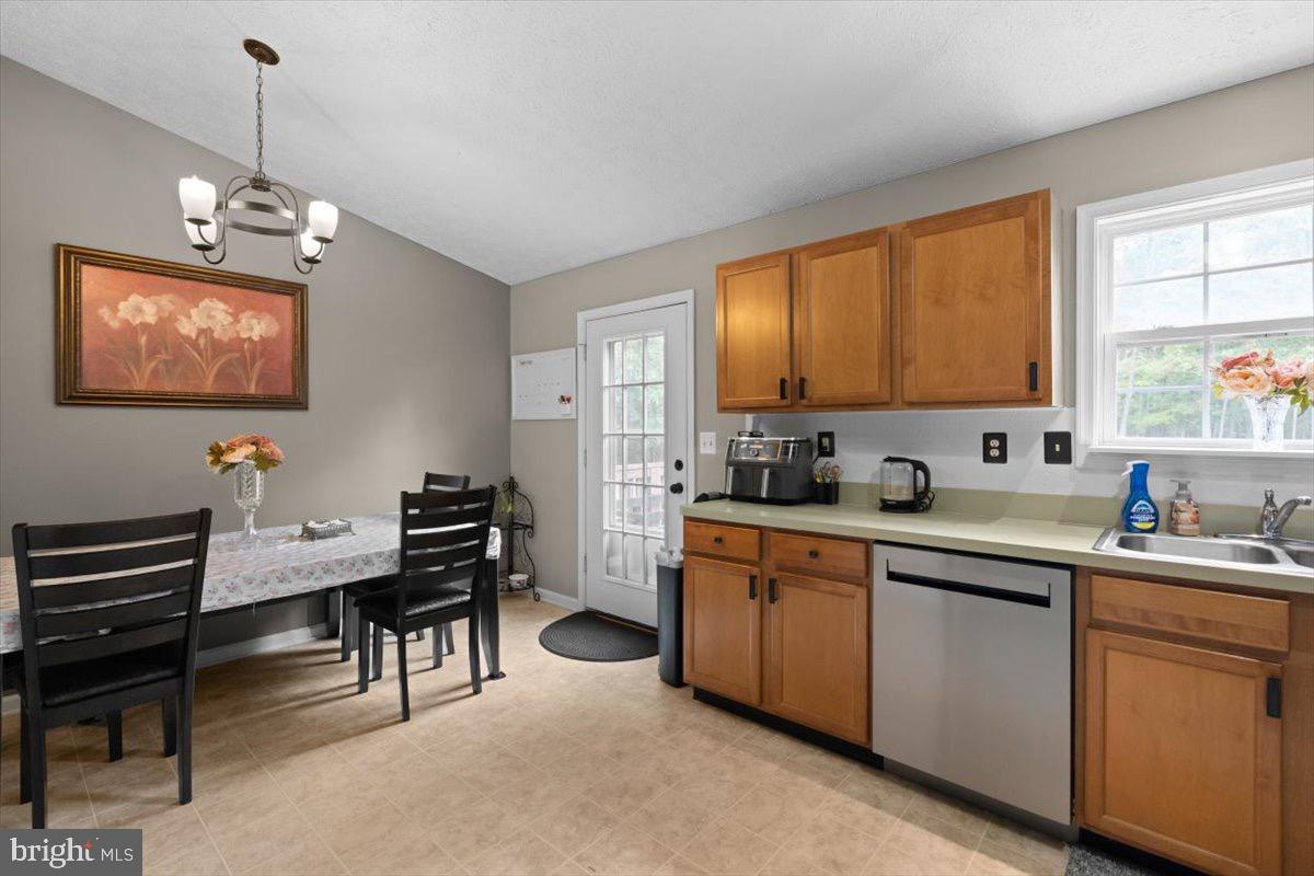 614 REMINGTON DR, WINCHESTER, Virginia 22602, 3 Bedrooms Bedrooms, 10 Rooms Rooms,2 BathroomsBathrooms,Residential,For sale,614 REMINGTON DR,VAFV2037104 MLS # VAFV2037104