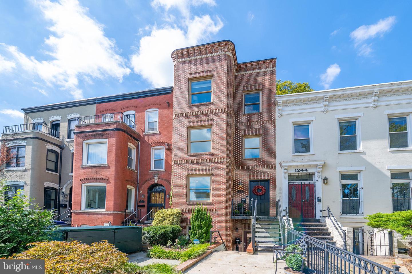 1242 NEW JERSEY AVE NW, WASHINGTON, District Of Columbia 20001, 4 Bedrooms Bedrooms, ,4 BathroomsBathrooms,Residential,For sale,1242 NEW JERSEY AVE NW,DCDC2224712 MLS # DCDC2224712