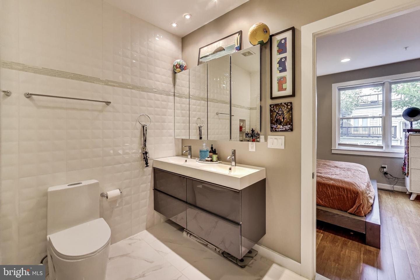 1242 NEW JERSEY AVE NW, WASHINGTON, District Of Columbia 20001, 4 Bedrooms Bedrooms, ,4 BathroomsBathrooms,Residential,For sale,1242 NEW JERSEY AVE NW,DCDC2224712 MLS # DCDC2224712
