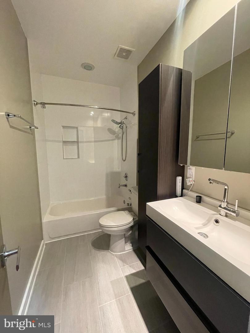 1242 NEW JERSEY AVE NW, WASHINGTON, District Of Columbia 20001, 4 Bedrooms Bedrooms, ,4 BathroomsBathrooms,Residential,For sale,1242 NEW JERSEY AVE NW,DCDC2224712 MLS # DCDC2224712