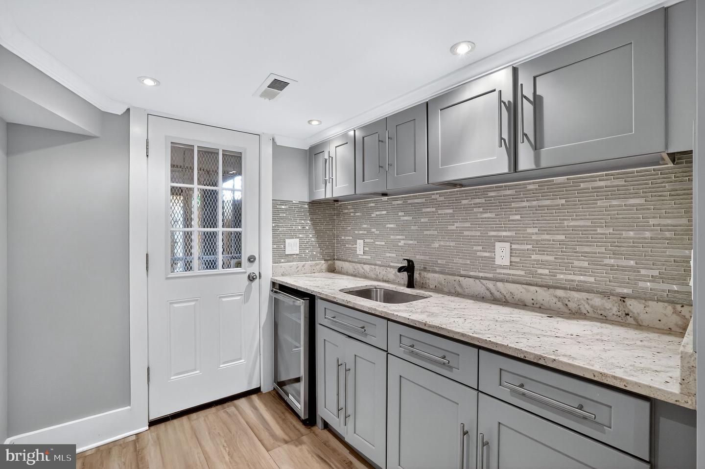 1959 H ST NE, WASHINGTON, District Of Columbia 20002, 3 Bedrooms Bedrooms, ,2 BathroomsBathrooms,Residential,For sale,1959 H ST NE,DCDC2224750 MLS # DCDC2224750