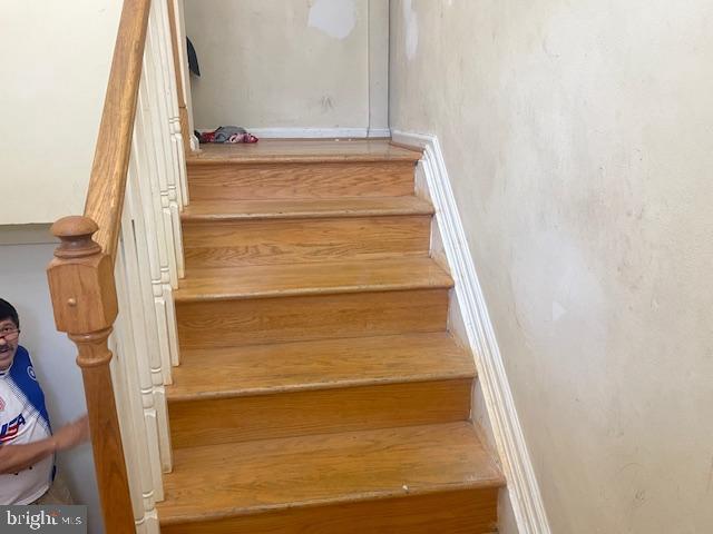 711 ARCHER CT, HERNDON, Virginia 20170, 5 Bedrooms Bedrooms, ,3 BathroomsBathrooms,Residential,For sale,711 ARCHER CT,VAFX2269894 MLS # VAFX2269894