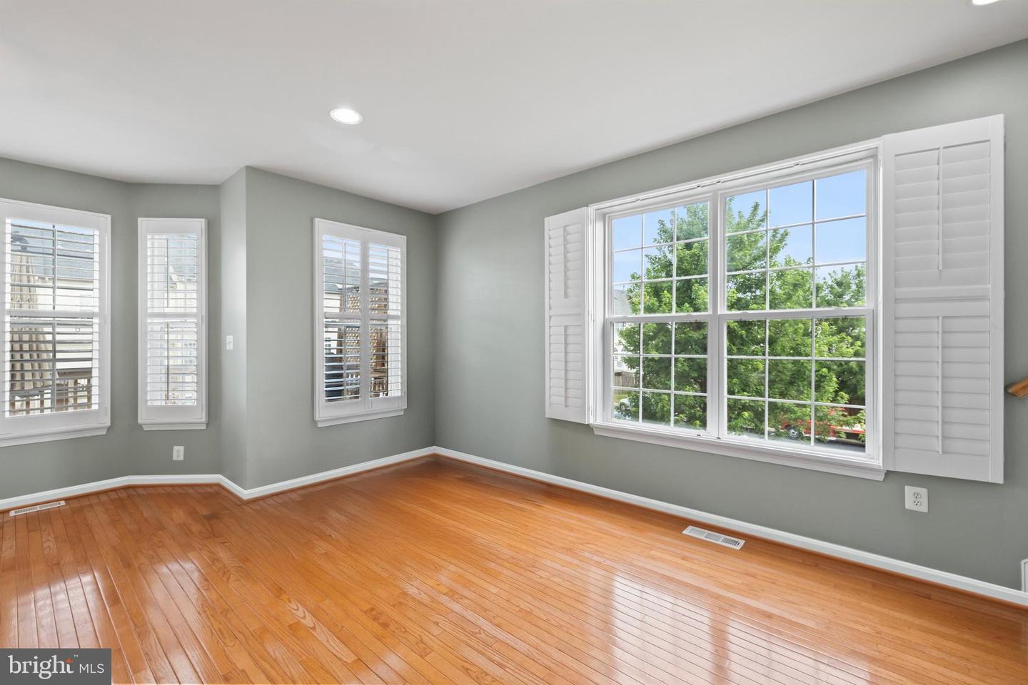 24687 KINGS CANYON SQ, ALDIE, Virginia 20105, 3 Bedrooms Bedrooms, ,2 BathroomsBathrooms,Residential,For sale,24687 KINGS CANYON SQ,VALO2103162 MLS # VALO2103162