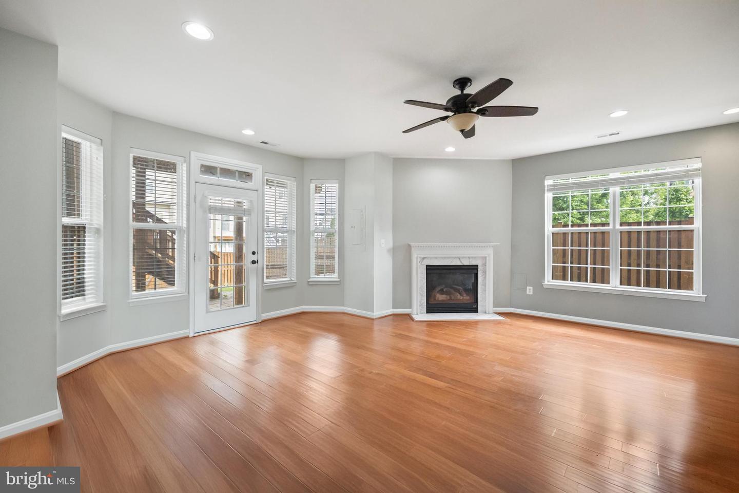 24687 KINGS CANYON SQ, ALDIE, Virginia 20105, 3 Bedrooms Bedrooms, ,2 BathroomsBathrooms,Residential,For sale,24687 KINGS CANYON SQ,VALO2103162 MLS # VALO2103162