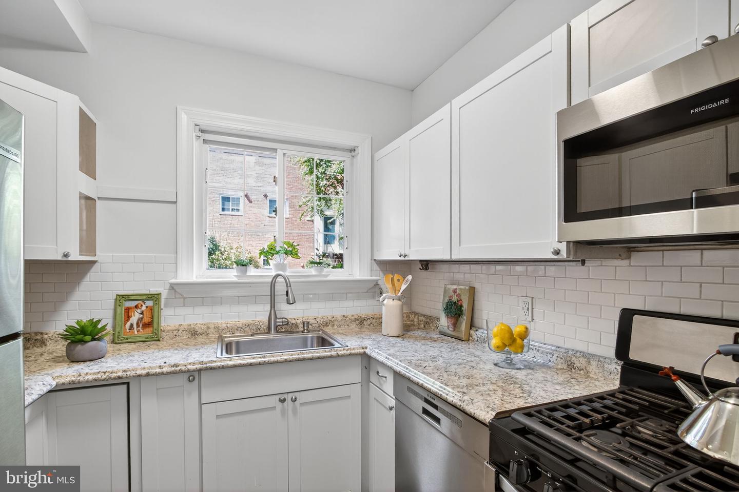 1242 MARTHA CUSTIS DR, ALEXANDRIA, Virginia 22302, 2 Bedrooms Bedrooms, 3 Rooms Rooms,1 BathroomBathrooms,Residential,For sale,1242 MARTHA CUSTIS DR,VAAX2048250 MLS # VAAX2048250