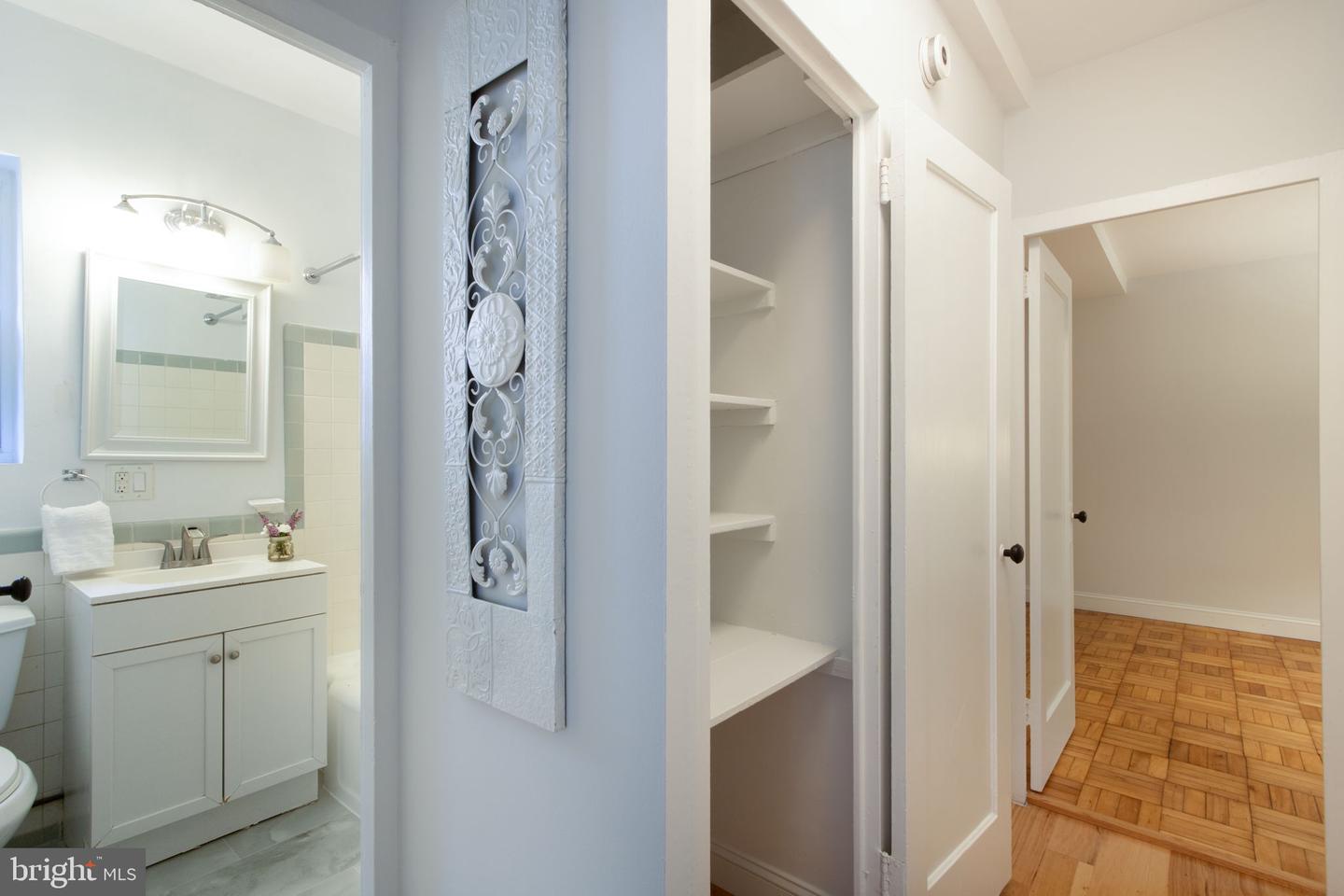 1242 MARTHA CUSTIS DR, ALEXANDRIA, Virginia 22302, 2 Bedrooms Bedrooms, 3 Rooms Rooms,1 BathroomBathrooms,Residential,For sale,1242 MARTHA CUSTIS DR,VAAX2048250 MLS # VAAX2048250