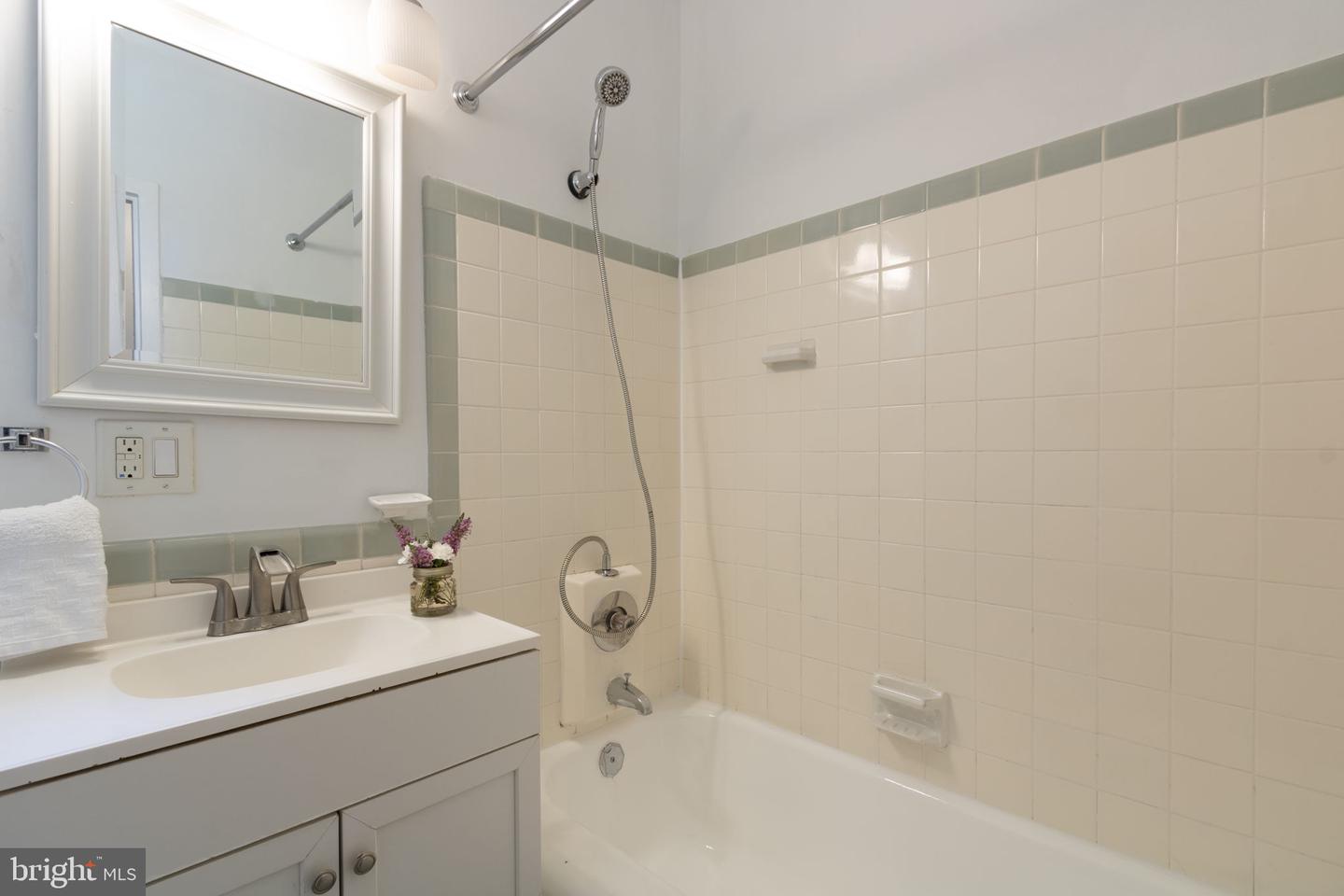 1242 MARTHA CUSTIS DR, ALEXANDRIA, Virginia 22302, 2 Bedrooms Bedrooms, 3 Rooms Rooms,1 BathroomBathrooms,Residential,For sale,1242 MARTHA CUSTIS DR,VAAX2048250 MLS # VAAX2048250
