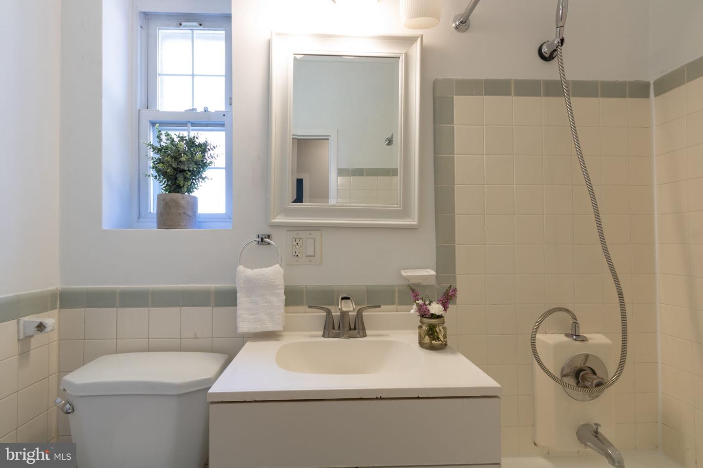 1242 MARTHA CUSTIS DR, ALEXANDRIA, Virginia 22302, 2 Bedrooms Bedrooms, 3 Rooms Rooms,1 BathroomBathrooms,Residential,For sale,1242 MARTHA CUSTIS DR,VAAX2048250 MLS # VAAX2048250