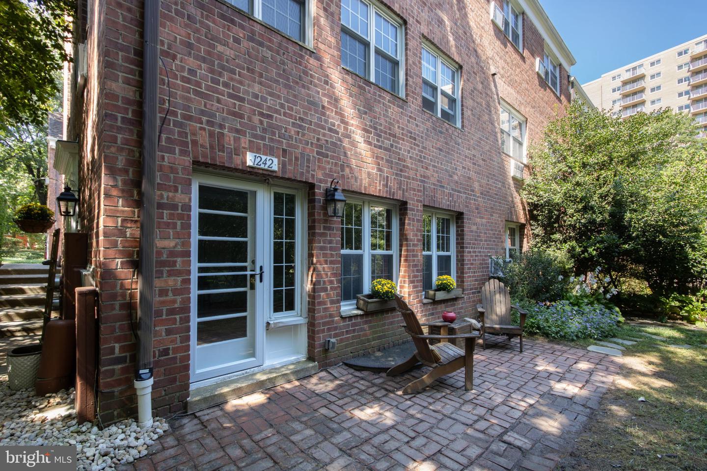 1242 MARTHA CUSTIS DR, ALEXANDRIA, Virginia 22302, 2 Bedrooms Bedrooms, 3 Rooms Rooms,1 BathroomBathrooms,Residential,For sale,1242 MARTHA CUSTIS DR,VAAX2048250 MLS # VAAX2048250