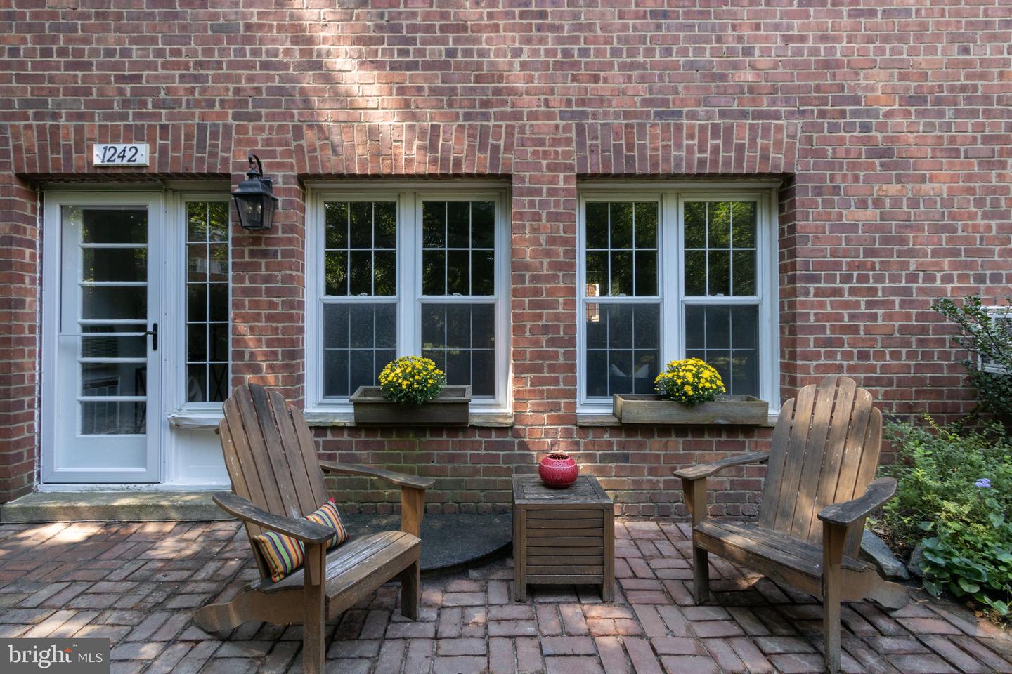 1242 MARTHA CUSTIS DR, ALEXANDRIA, Virginia 22302, 2 Bedrooms Bedrooms, 3 Rooms Rooms,1 BathroomBathrooms,Residential,For sale,1242 MARTHA CUSTIS DR,VAAX2048250 MLS # VAAX2048250