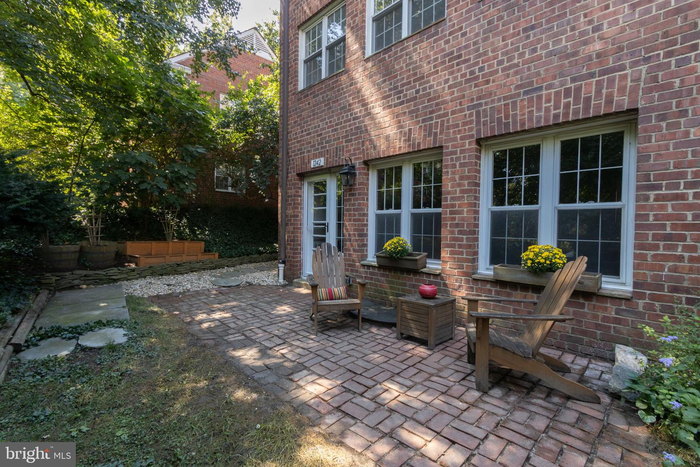 1242 MARTHA CUSTIS DR, ALEXANDRIA, Virginia 22302, 2 Bedrooms Bedrooms, 3 Rooms Rooms,1 BathroomBathrooms,Residential,For sale,1242 MARTHA CUSTIS DR,VAAX2048250 MLS # VAAX2048250