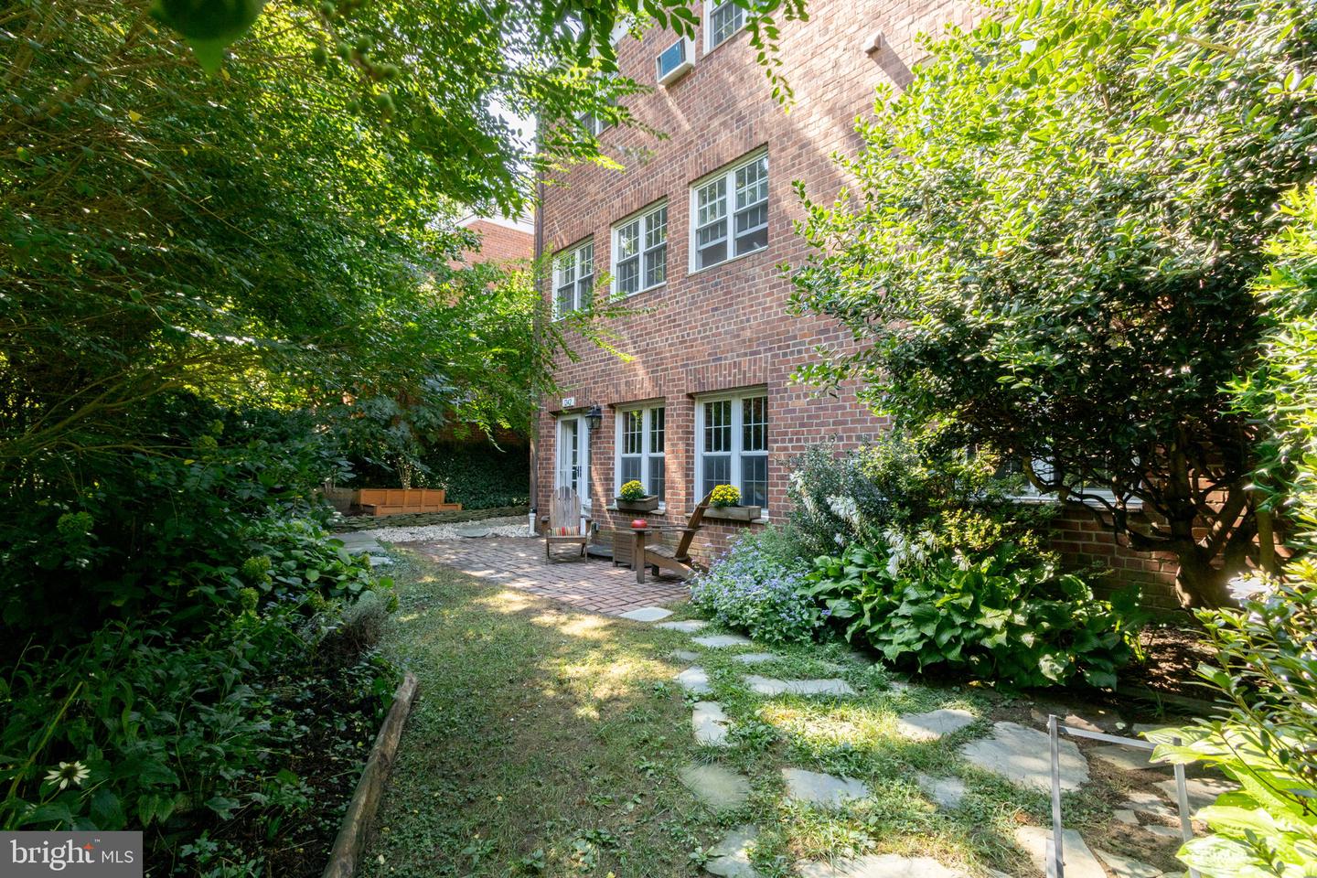 1242 MARTHA CUSTIS DR, ALEXANDRIA, Virginia 22302, 2 Bedrooms Bedrooms, 3 Rooms Rooms,1 BathroomBathrooms,Residential,For sale,1242 MARTHA CUSTIS DR,VAAX2048250 MLS # VAAX2048250